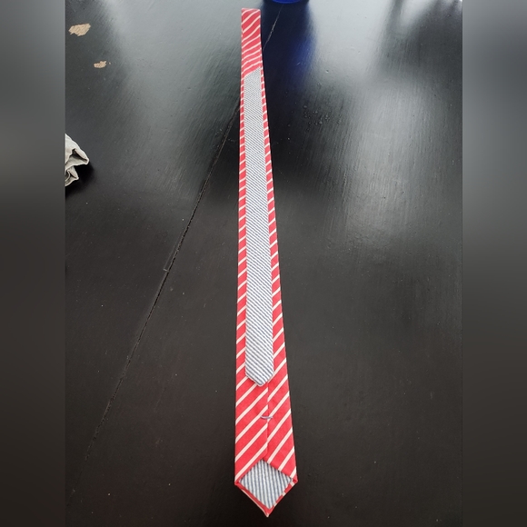 Red and White Stripe Neck Tie - Picture 2 of 4